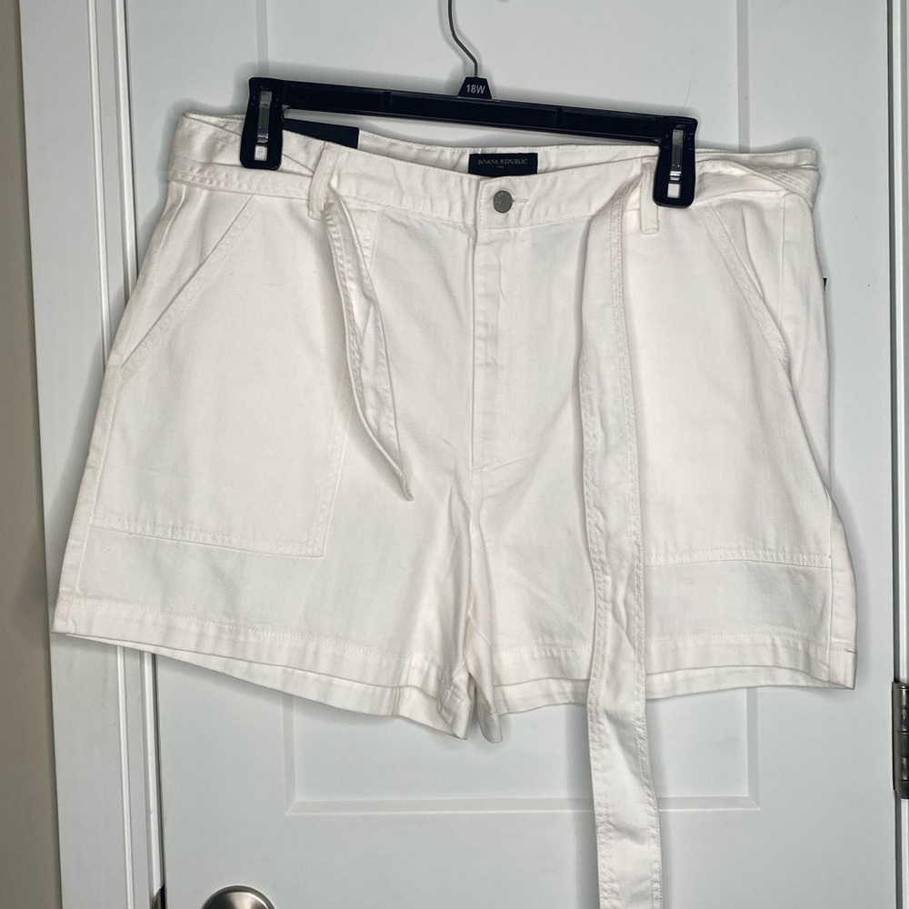 Banana Republic Factory NWT 4" Inseam Casual Short Plus Size 18